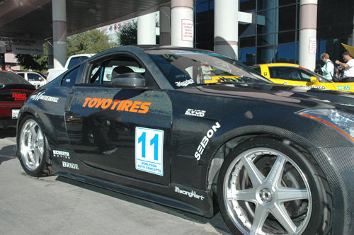 Nissan 350Z made out from carbon fiber