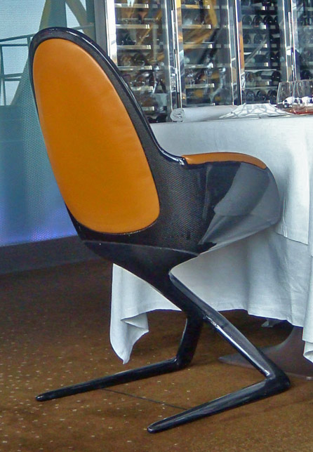 Le Jules Verne carbon fiber chair