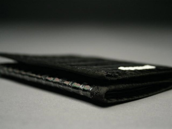 RAGGEDedge Tri-Fold Carbon Fiber Sailcloth Wallet: Carbon Fiber / Black