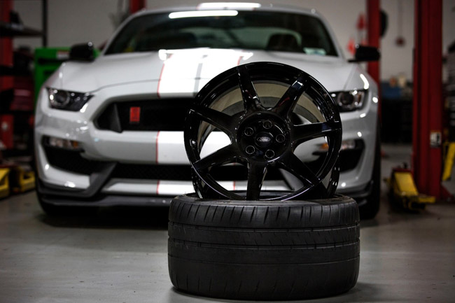 Carbon fiber wheel for Ford