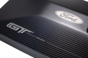 Ford GT carbon fiber kit box up close