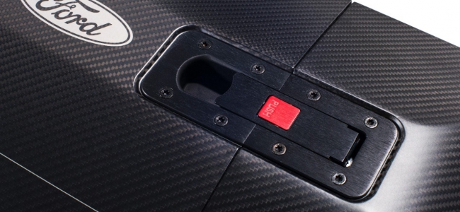 Ford GT carbon fiber kit box up close