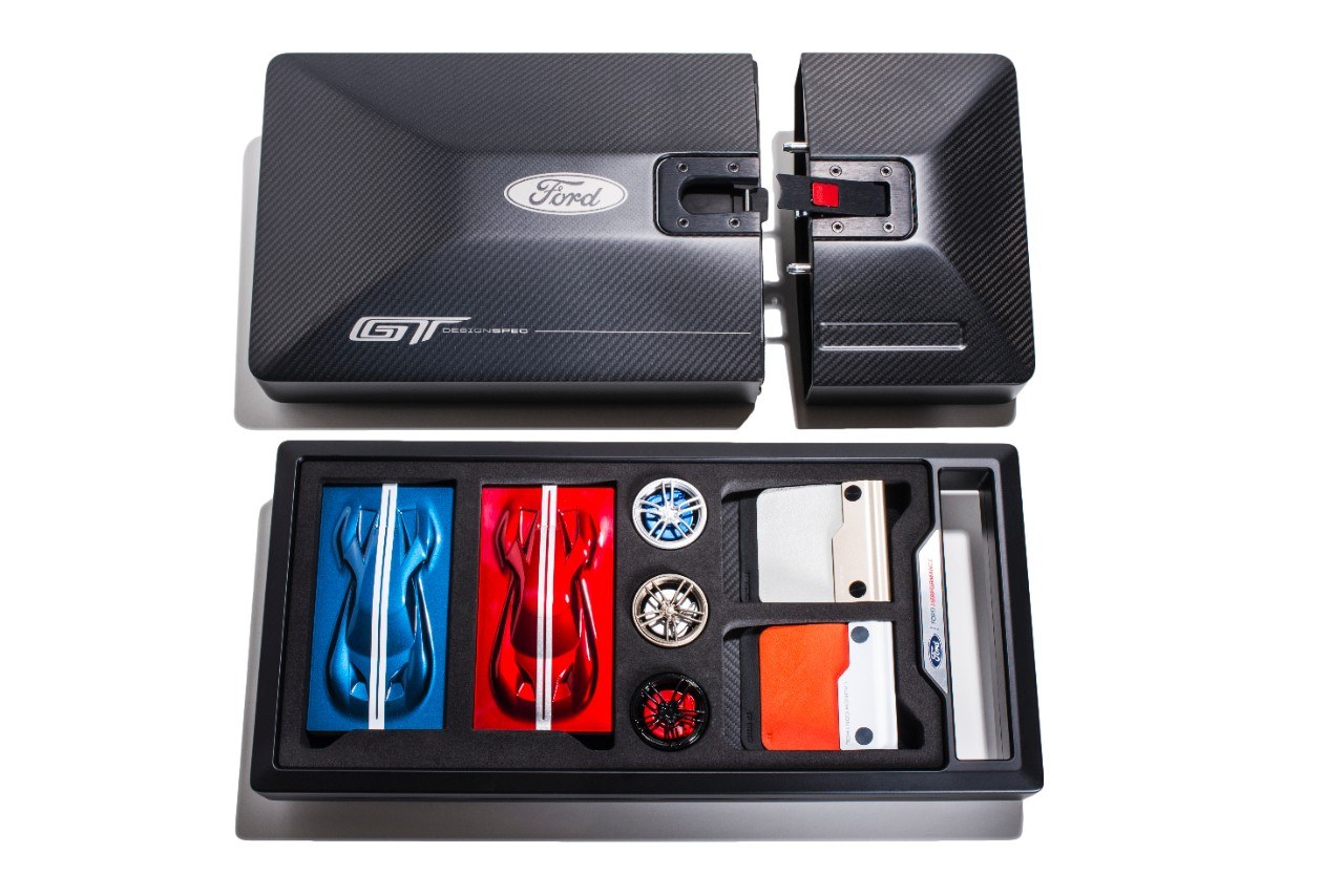 Ford GT carbon fiber kit box open