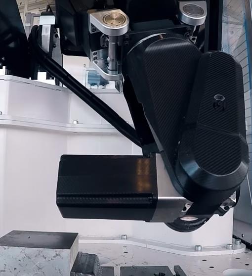 Worldâ€™s first machine tool robot made from carbon fiber